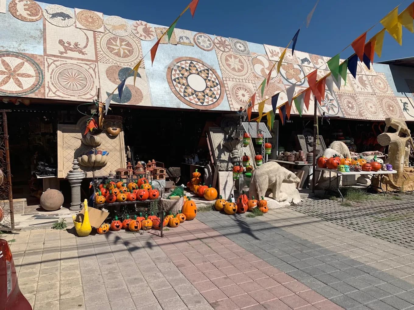 Exhibición y pasillo de la tienda